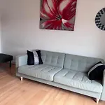1Br-Sleeps4-35Mintocentrallondon-40Mintoheathrow